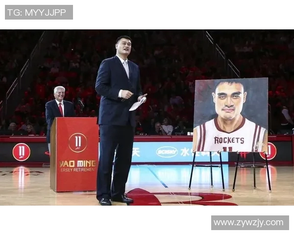 姚明荣获MVP奖杯背后的故事与篮球传奇的辉煌历程