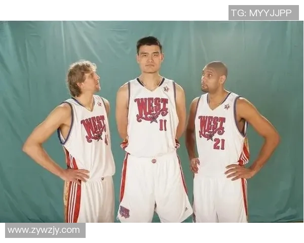 简自豪与姚明的篮球之路:从青涩少年到传奇巨星的成长历程 简自豪与姚明的篮球之路:从青涩少年到传奇巨星的成长历程