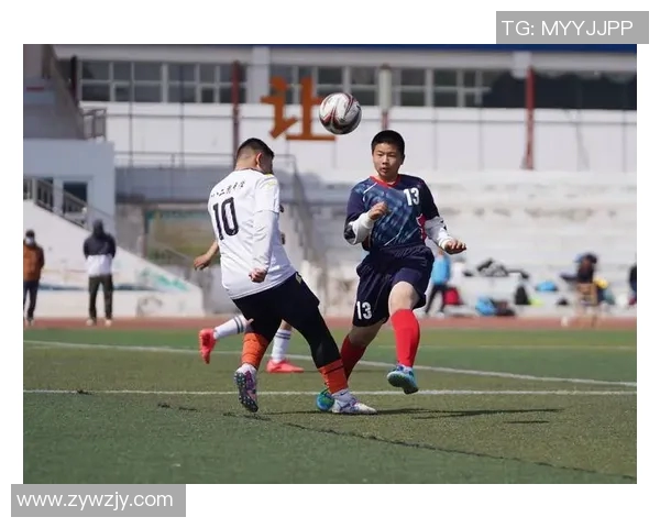 光着脚的足球明星如何在绿茵场上展现独特魅力与非凡技艺 光着脚的足球明星如何在绿茵场上展现独特魅力与非凡技艺