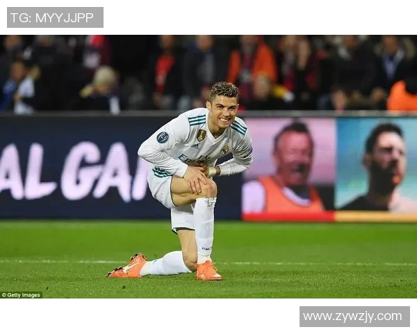 C罗足球明星入场瞬间的精彩瞬间与激情四溢的赛场氛围 C罗足球明星入场瞬间的精彩瞬间与激情四溢的赛场氛围