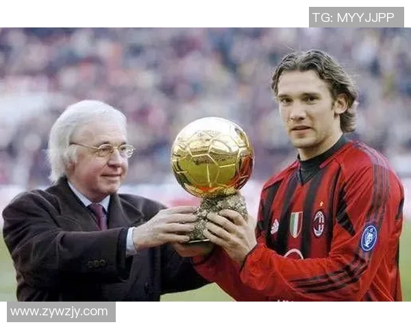 足球明星佩戴独特帽子展现个性魅力的精彩瞬间 足球明星佩戴独特帽子展现个性魅力的精彩瞬间