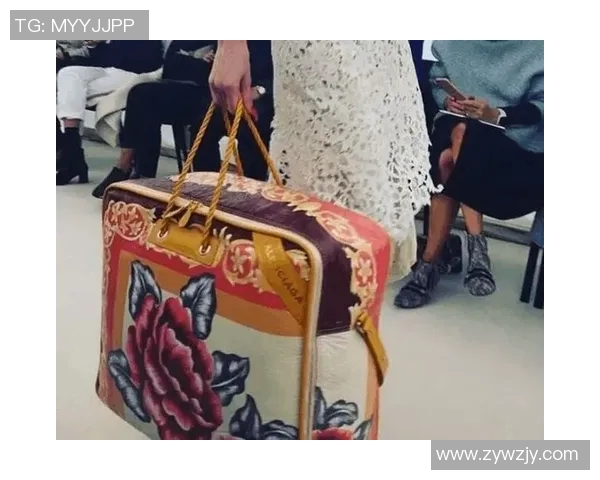 足球明星时尚新宠手拿包引领潮流风尚成为球场外的亮点与话题 足球明星时尚新宠手拿包引领潮流风尚成为球场外的亮点与话题